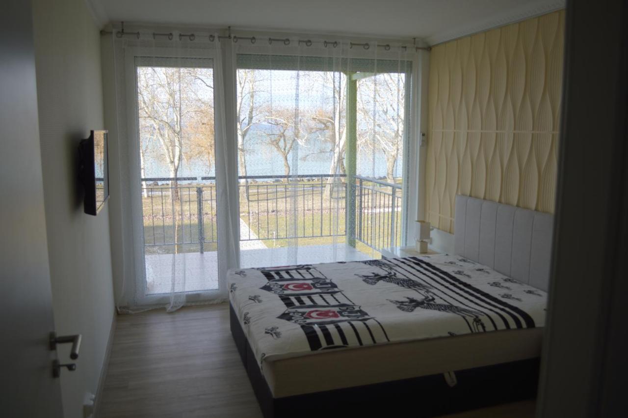 Siofok Ezuestpart Granada 2 Koezvetlen Vizparti Apartman Appartement Buitenkant foto