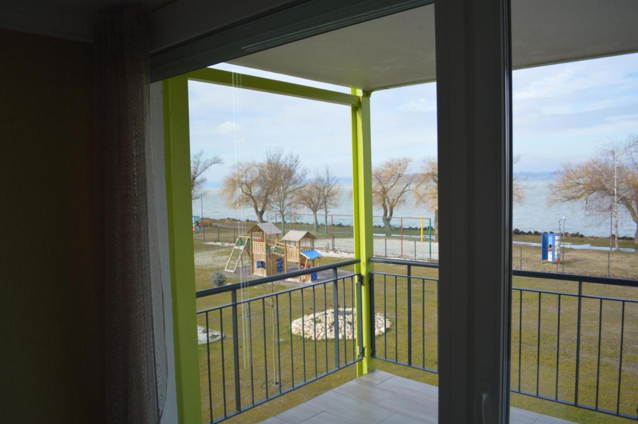 Siofok Ezuestpart Granada 2 Koezvetlen Vizparti Apartman Appartement Buitenkant foto