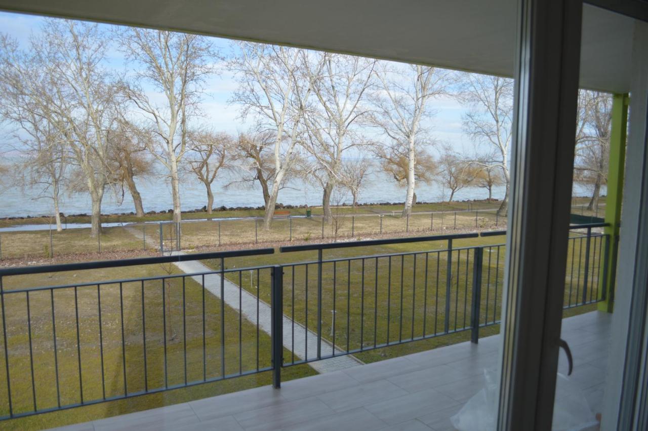 Siofok Ezuestpart Granada 2 Koezvetlen Vizparti Apartman Appartement Buitenkant foto